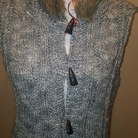 NWT Decree Cable Knit Hooded Sleeveless Sweater - Picture 4 of 4